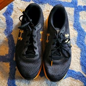 Gently used Under Armour black men's sneakers